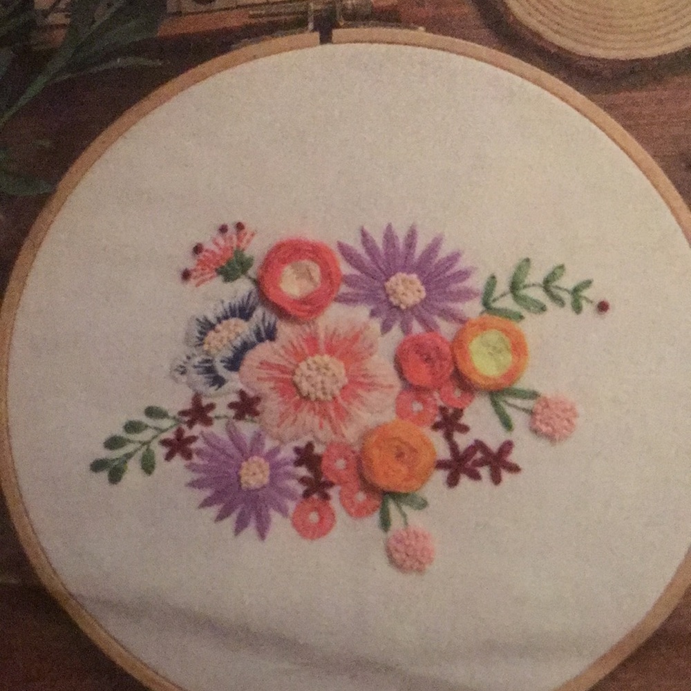 Embroidery Craft Kit, NWT - Picture 3 of 3